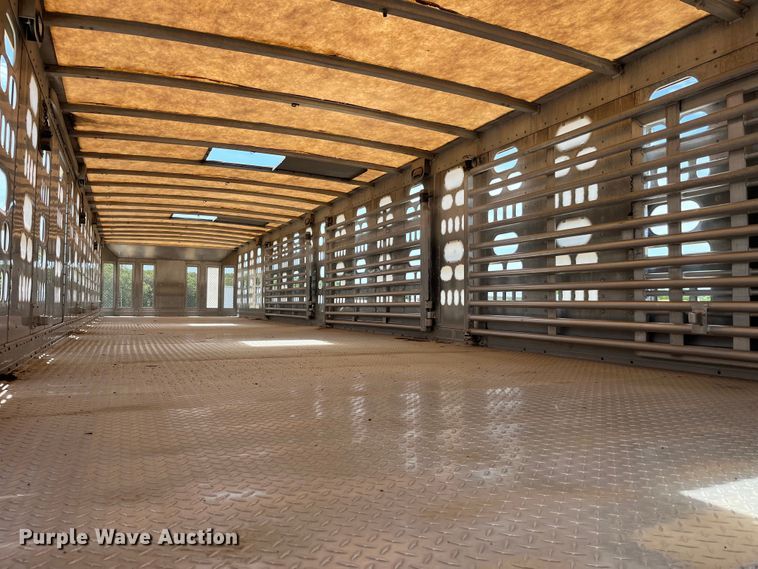 image for item EK8649 2005 Barrett livestock trailer