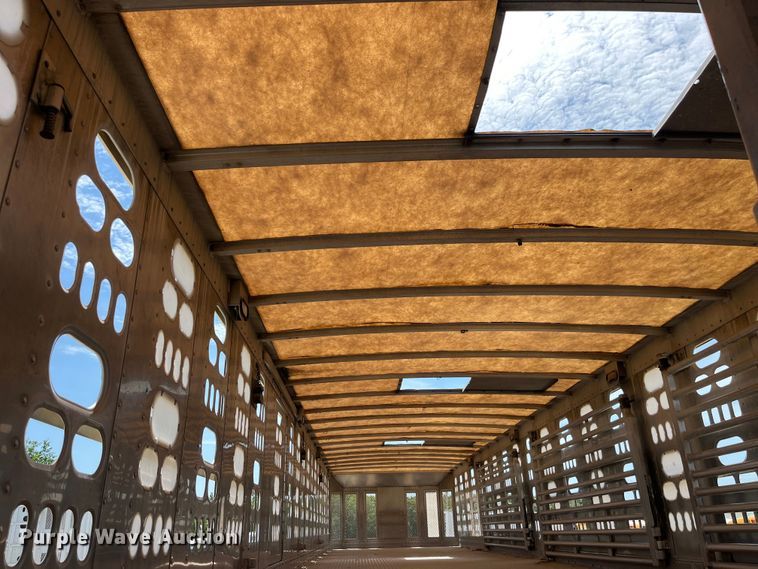 image for item EK8649 2005 Barrett livestock trailer