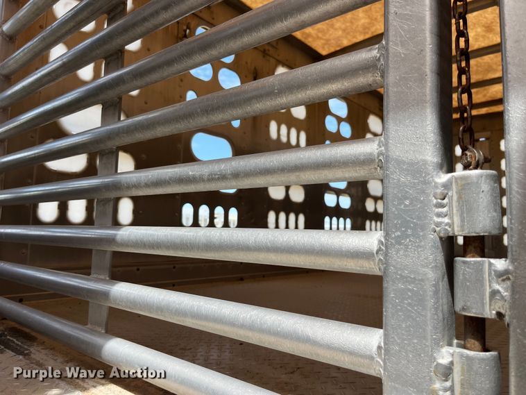 image for item EK8649 2005 Barrett livestock trailer