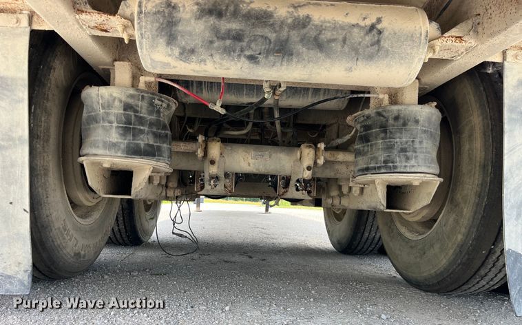 image for item EK8649 2005 Barrett livestock trailer