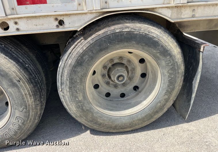 image for item EK8649 2005 Barrett livestock trailer