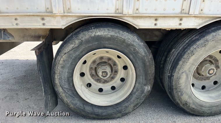 image for item EK8649 2005 Barrett livestock trailer