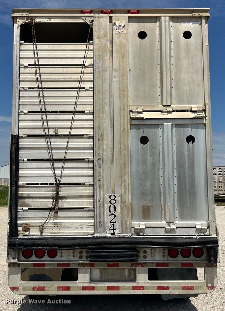 image for item EK8654 2006 Barrett livestock trailer