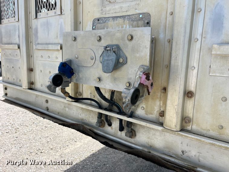 image for item EK8654 2006 Barrett livestock trailer