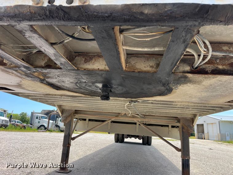 image for item EK8654 2006 Barrett livestock trailer