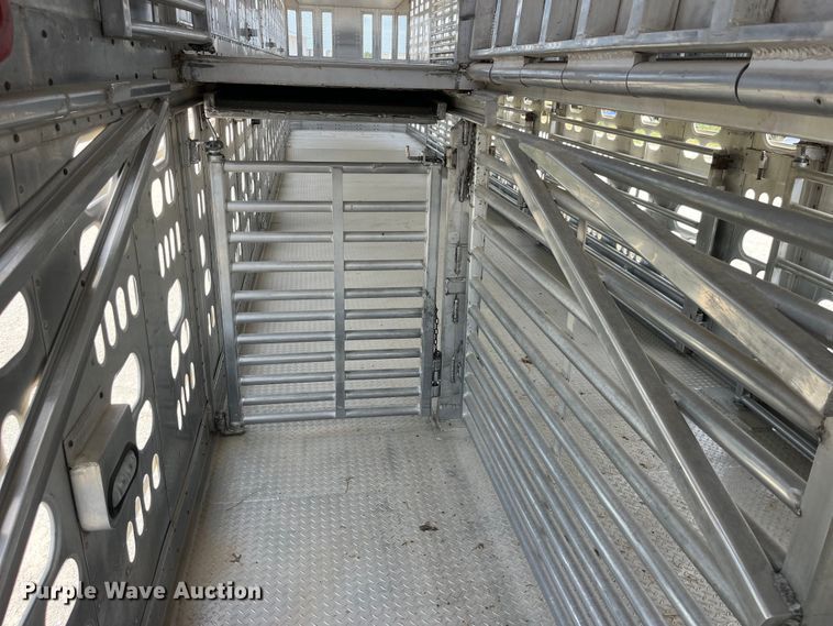 image for item EK8654 2006 Barrett livestock trailer