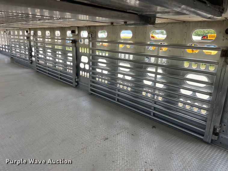 image for item EK8654 2006 Barrett livestock trailer