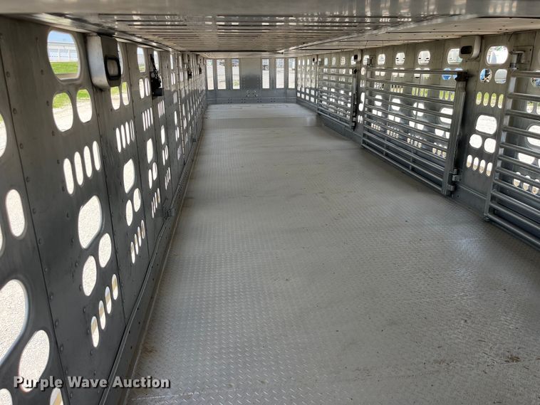 image for item EK8654 2006 Barrett livestock trailer