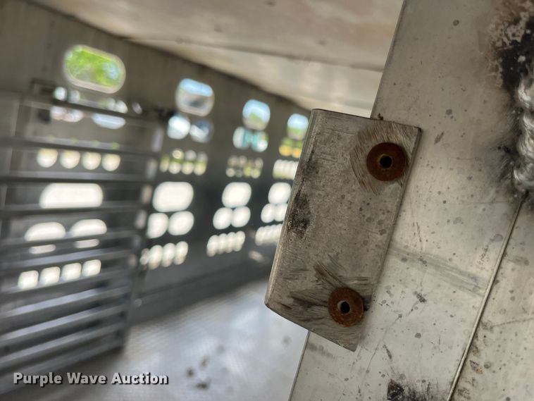 image for item EK8654 2006 Barrett livestock trailer