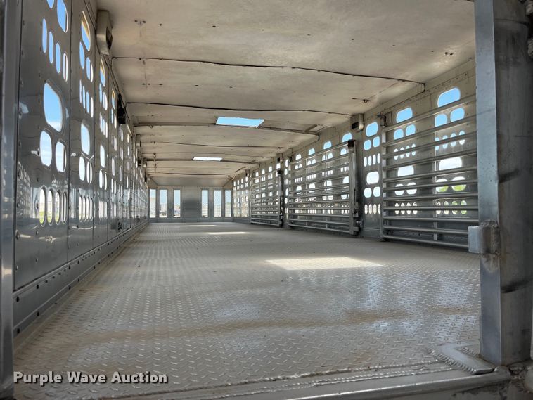 image for item EK8654 2006 Barrett livestock trailer