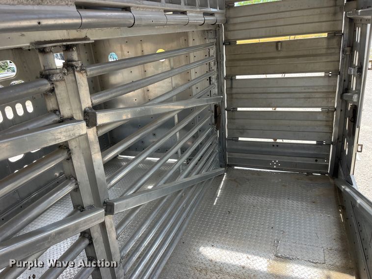 image for item EK8654 2006 Barrett livestock trailer