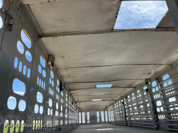 image for item EK8654 2006 Barrett livestock trailer