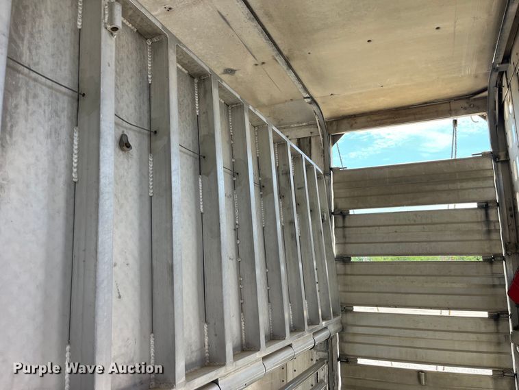 image for item EK8654 2006 Barrett livestock trailer