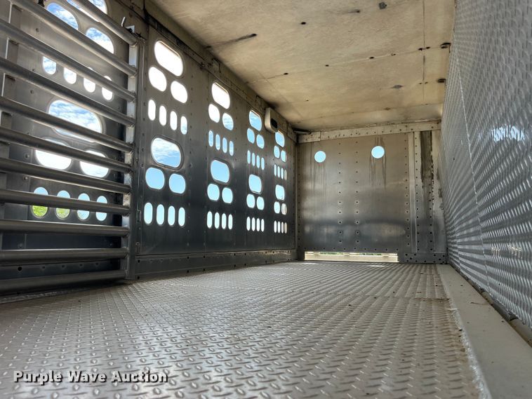 image for item EK8654 2006 Barrett livestock trailer