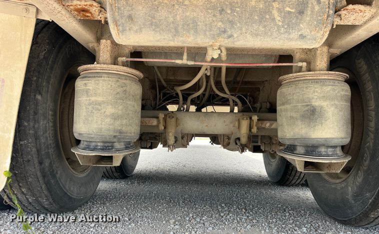 image for item EK8654 2006 Barrett livestock trailer