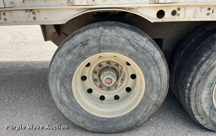 image for item EK8654 2006 Barrett livestock trailer