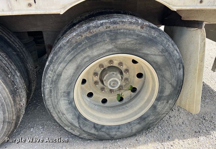 image for item EK8654 2006 Barrett livestock trailer