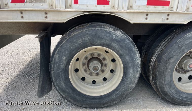 image for item EK8654 2006 Barrett livestock trailer