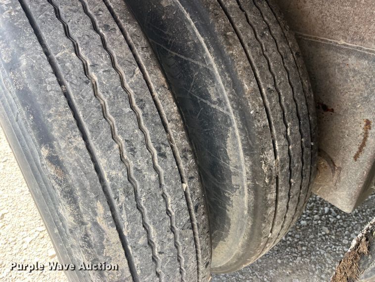 image for item EK8654 2006 Barrett livestock trailer