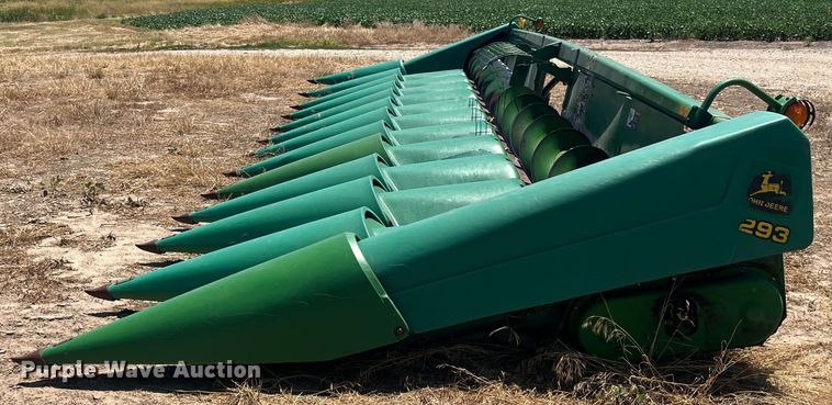 image for item EK8715 John Deere 1293 corn head