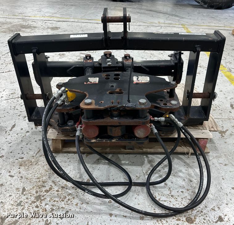 image for item IB9424 Pro Trakker three point Hydraulic hitch