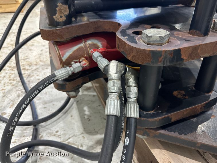 image for item IB9424 Pro Trakker three point Hydraulic hitch