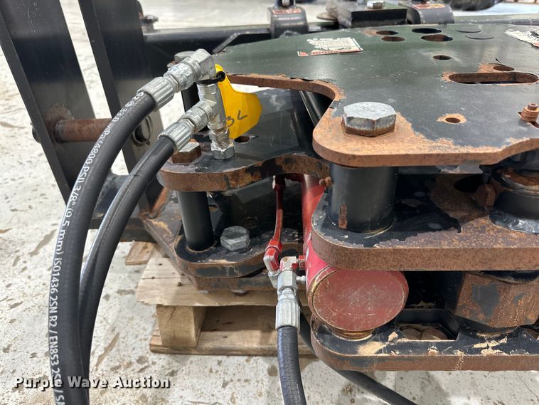 image for item IB9424 Pro Trakker three point Hydraulic hitch