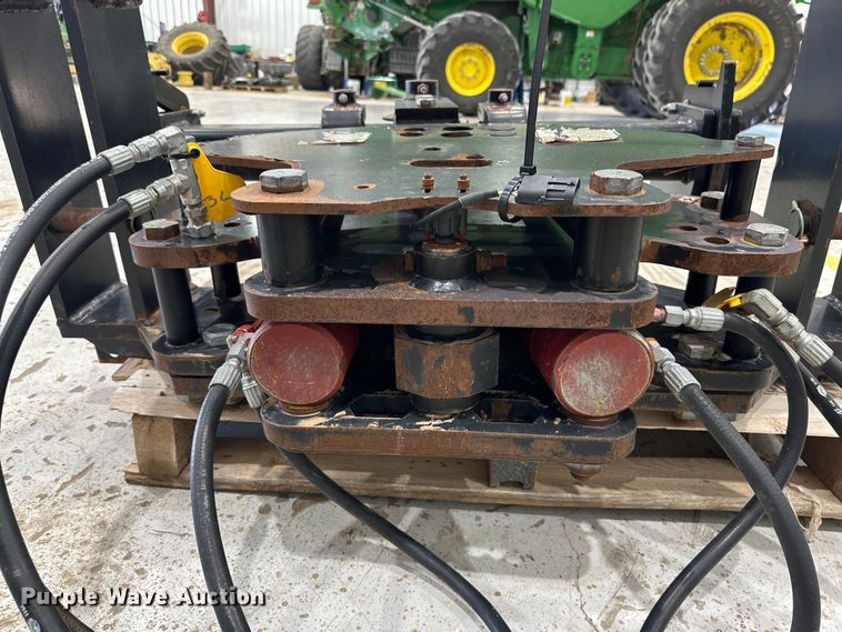 image for item IB9424 Pro Trakker three point Hydraulic hitch