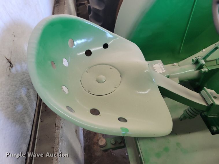 image for item KA9984 1940 John Deere D tractor