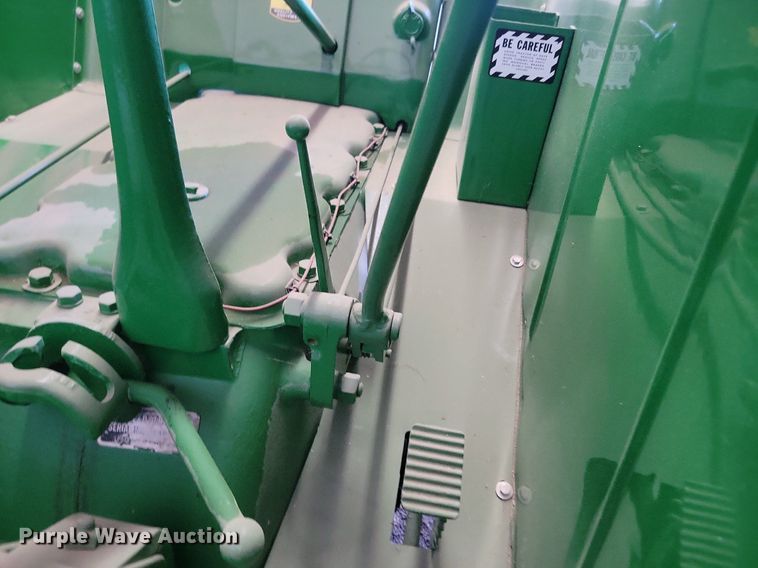 image for item KA9984 1940 John Deere D tractor