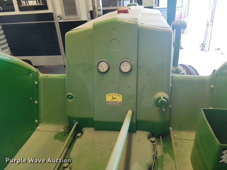 image for item KA9984 1940 John Deere D tractor