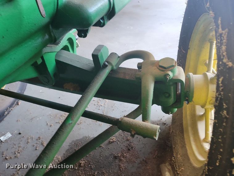 image for item KA9984 1940 John Deere D tractor