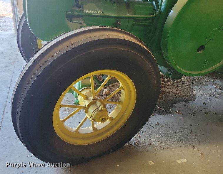 image for item KA9984 1940 John Deere D tractor