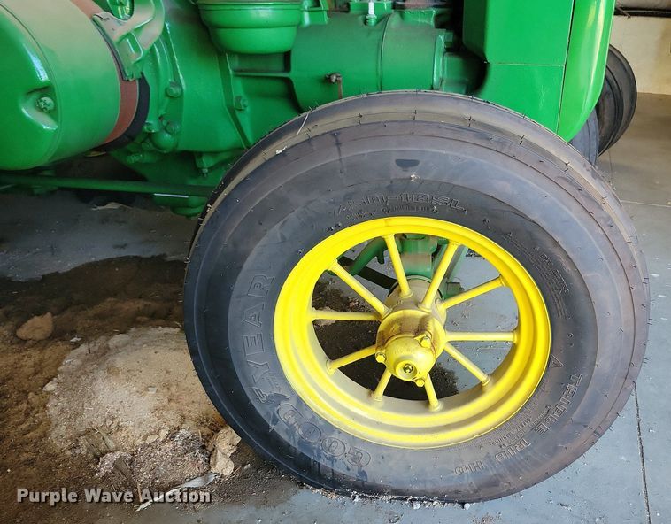 image for item KA9984 1940 John Deere D tractor