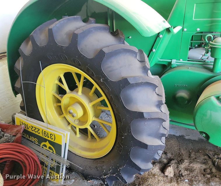 image for item KA9984 1940 John Deere D tractor