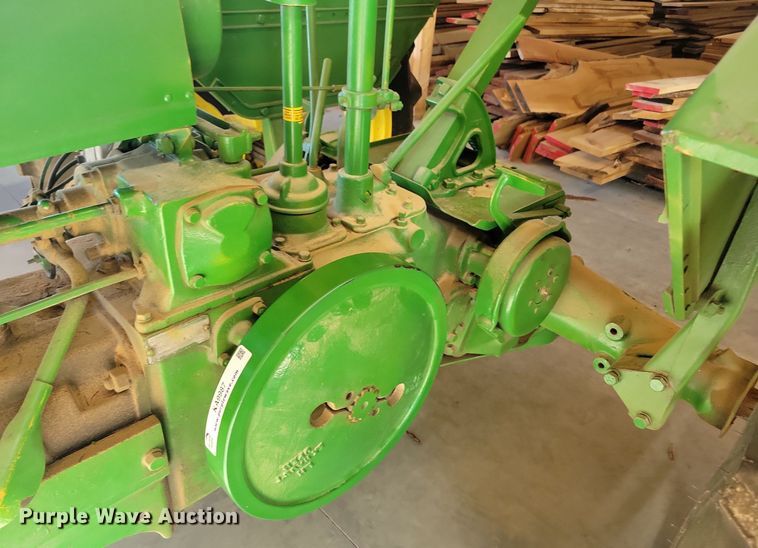 image for item KA9987 1937 John Deere B tractor