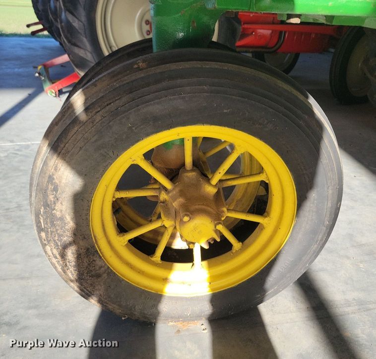 image for item KA9987 1937 John Deere B tractor