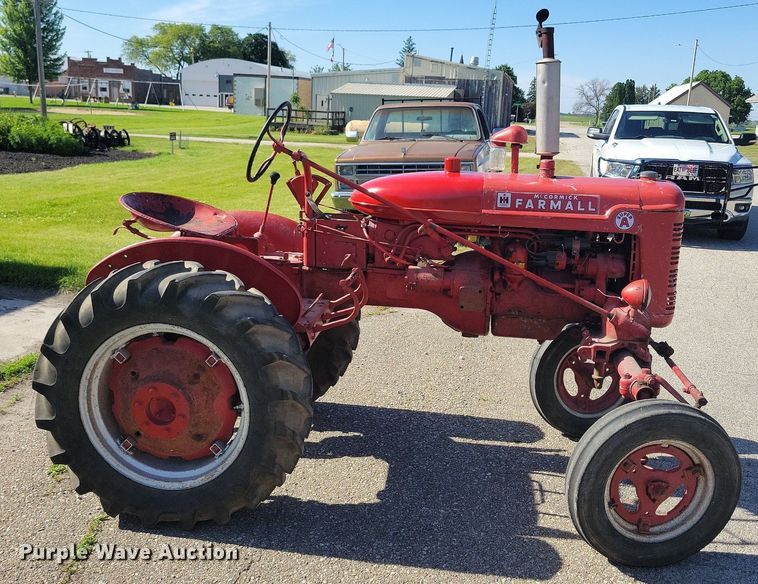 image for item KA9988 1948 International Harvester Farmall Super A tractor