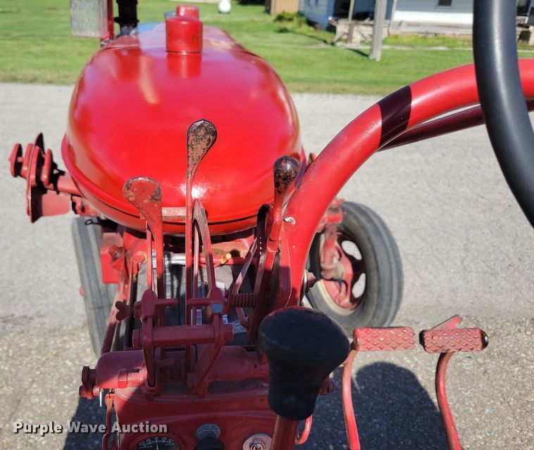 image for item KA9988 1948 International Harvester Farmall Super A tractor