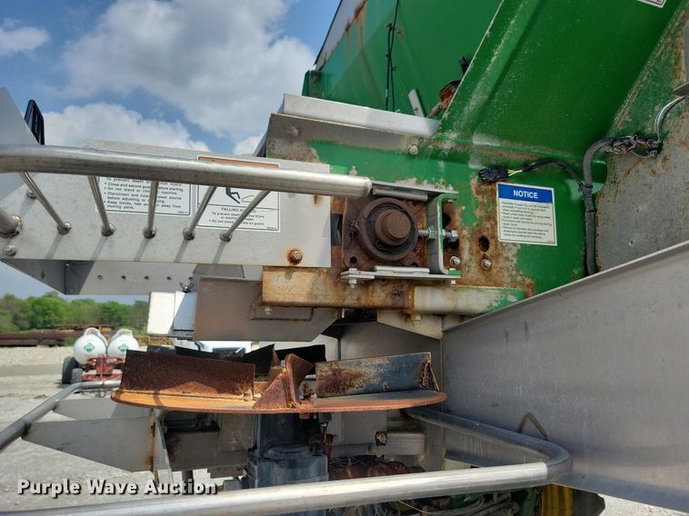 image for item KB9037 2014 John Deere R4038 spreader