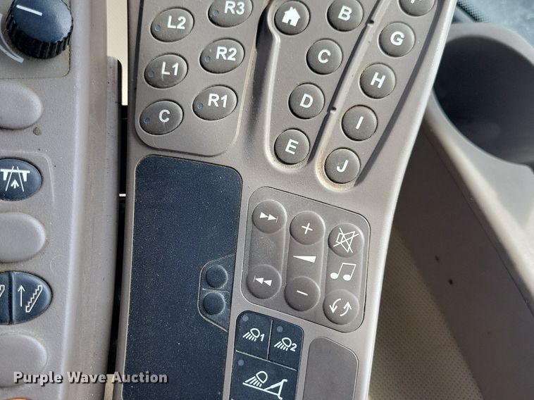 image for item KB9037 2014 John Deere R4038 spreader