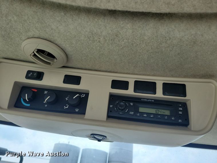 image for item KB9037 2014 John Deere R4038 spreader