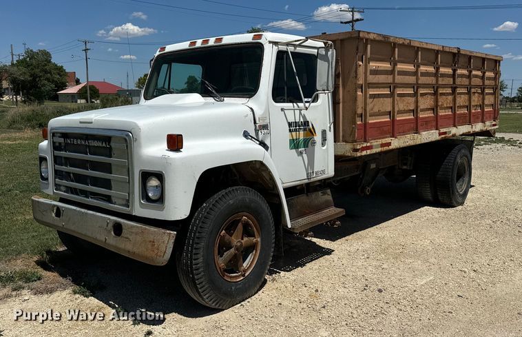 image for item KL9022 1979 International  1824 grain truck