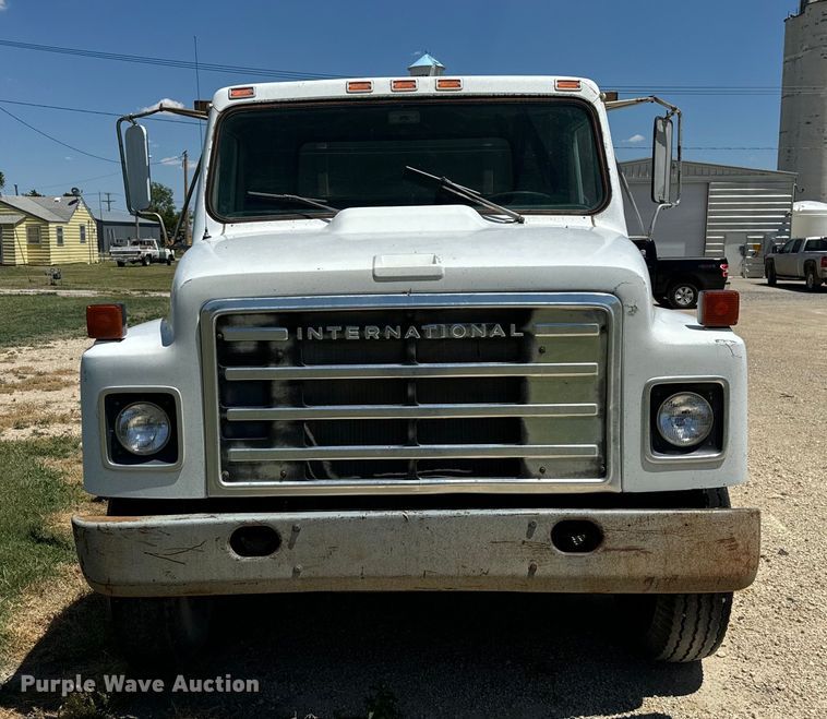 image for item KL9022 1979 International  1824 grain truck