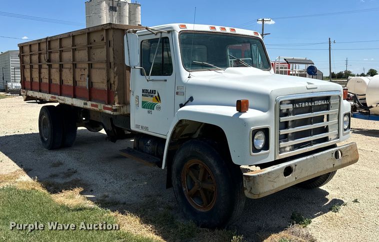 image for item KL9022 1979 International  1824 grain truck