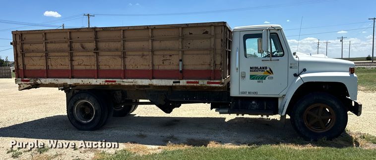 image for item KL9022 1979 International  1824 grain truck