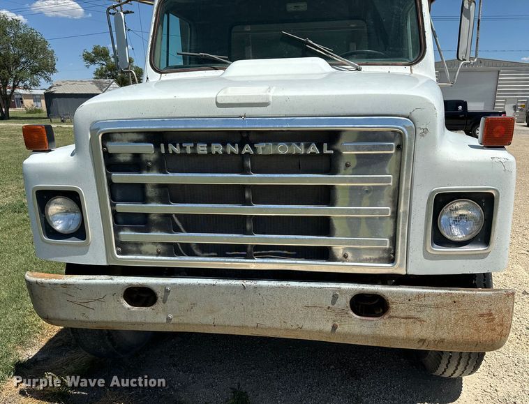 image for item KL9022 1979 International  1824 grain truck