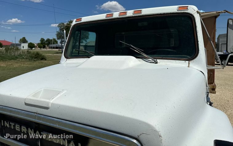 image for item KL9022 1979 International  1824 grain truck