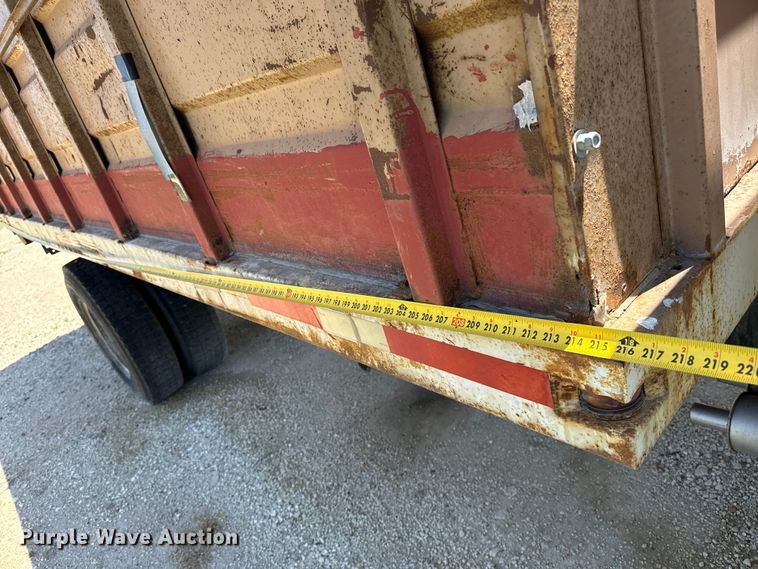 image for item KL9022 1979 International  1824 grain truck