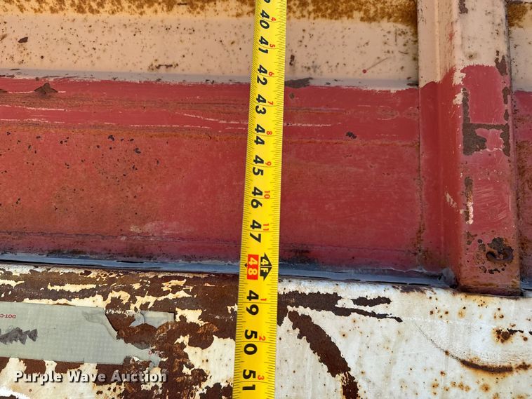 image for item KL9022 1979 International  1824 grain truck